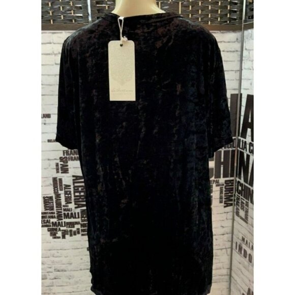 Hillary Scott Plus 2X Black Crushed Velour Embellished Floral Short Sleeve Top - Picture 4 of 6